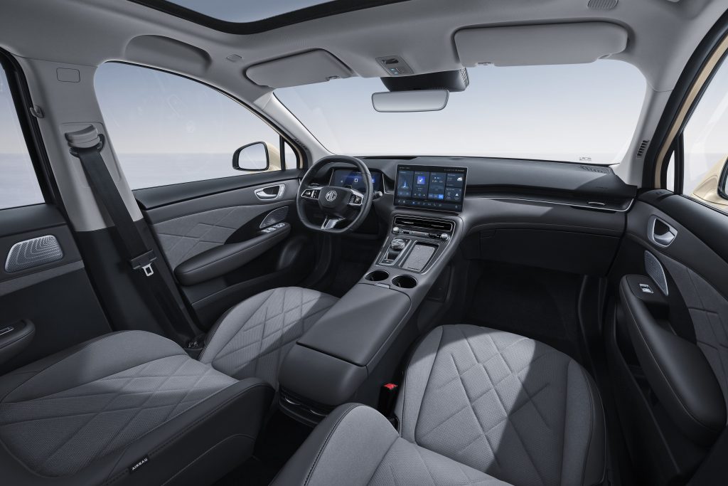 mgs6-ev-innenraum-cockpit-uebersicht.jpg Cockpit und Innenraum des MGS6 EV