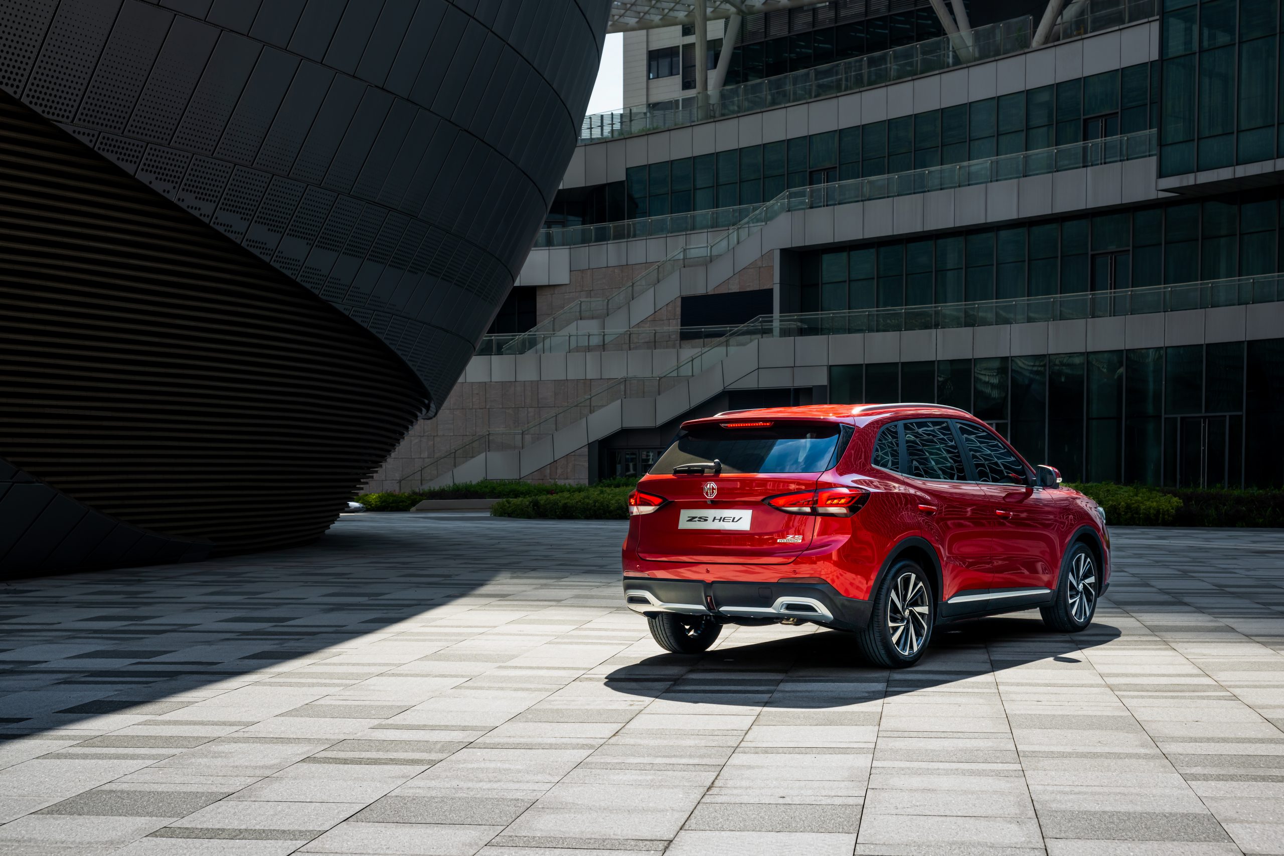 MG ZS Hybrid+ in Rot – Heckansicht