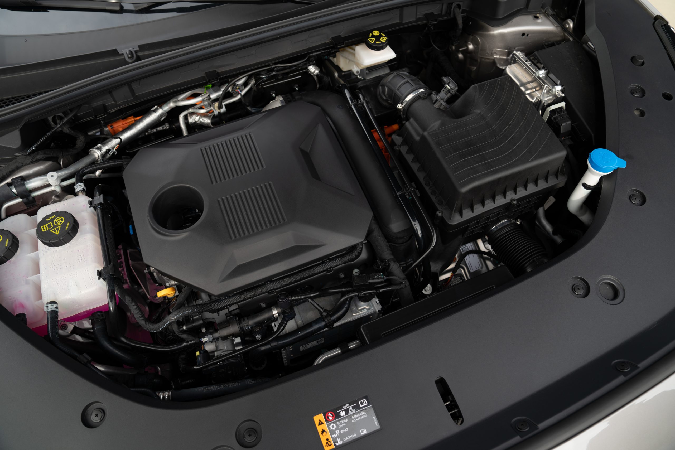 Motorraum und Plug-in-Hybridtechnik des MG HS PHEV