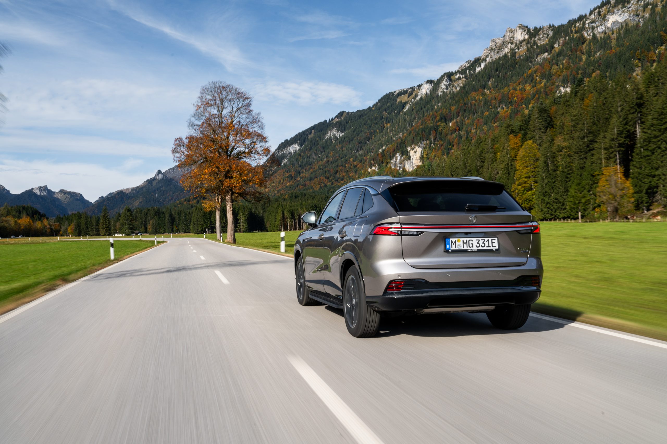 MG HS PHEV Luxury in Silber – Außenansicht