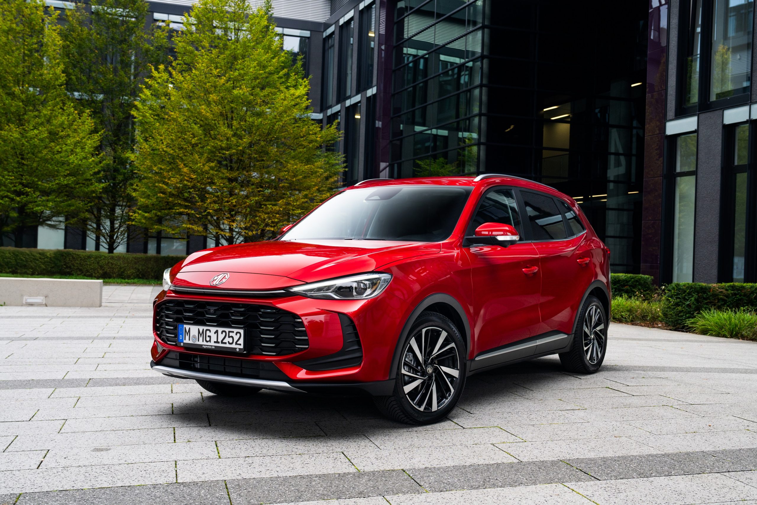 MG ZS Benzin Comfort Ansicht vorne links Wagenfarbe rot