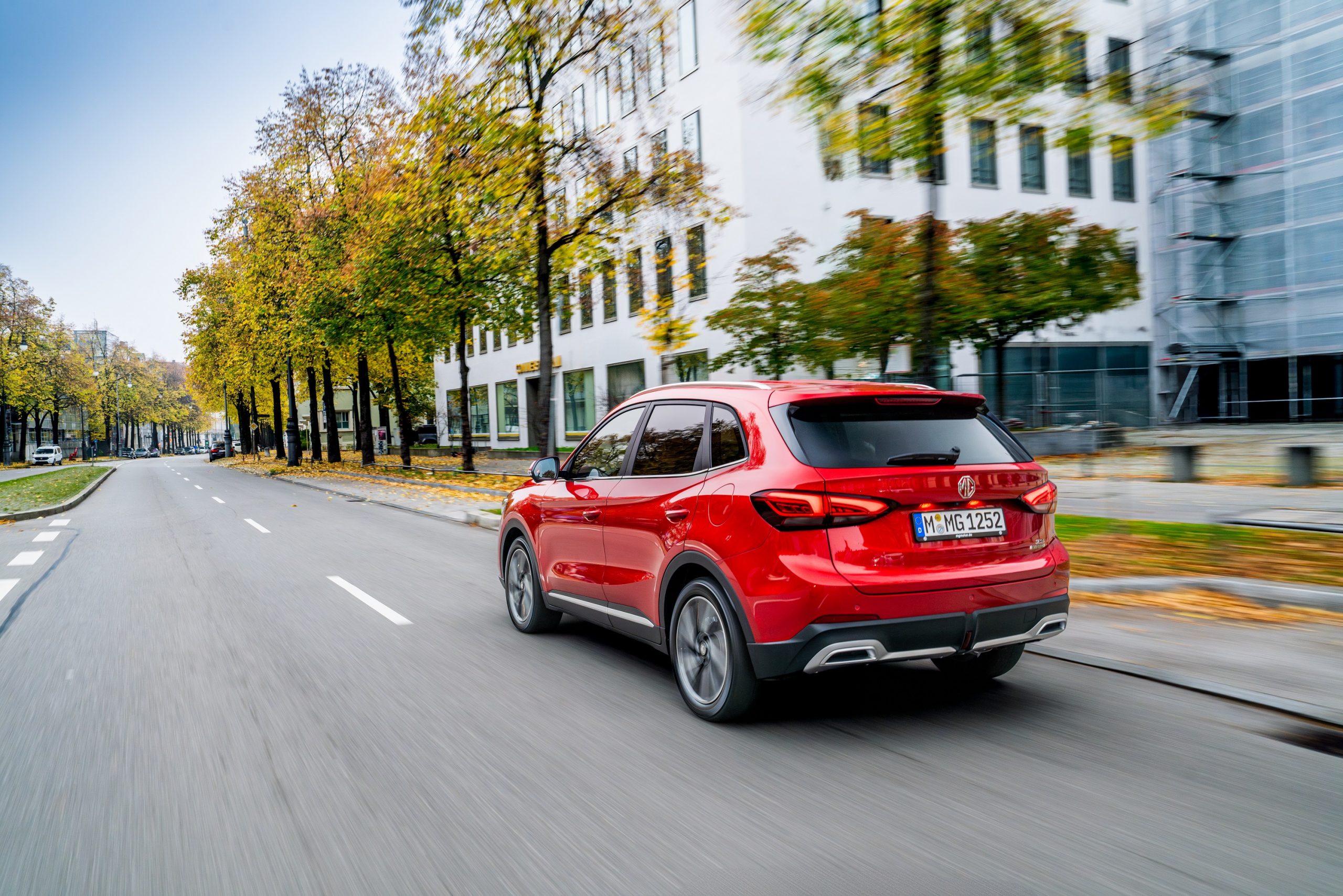 MG ZS Benzin Comfort in Rot – Ansicht hinten links