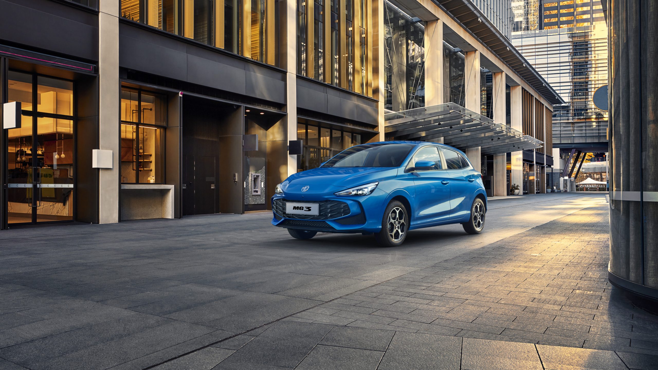 MG3 blau Seitenansicht Innenstadt