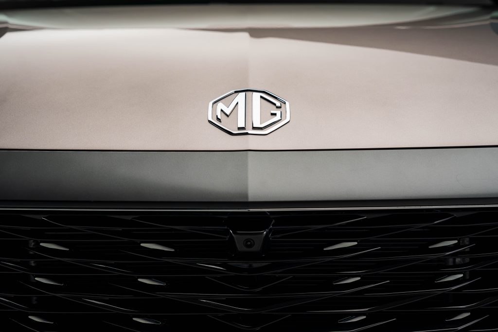 MGS9 Plug-in Hybrid Frontdetail mit MG Logo MGS9 Plug-in Hybrid Front mit MG Logo und Frontkamera