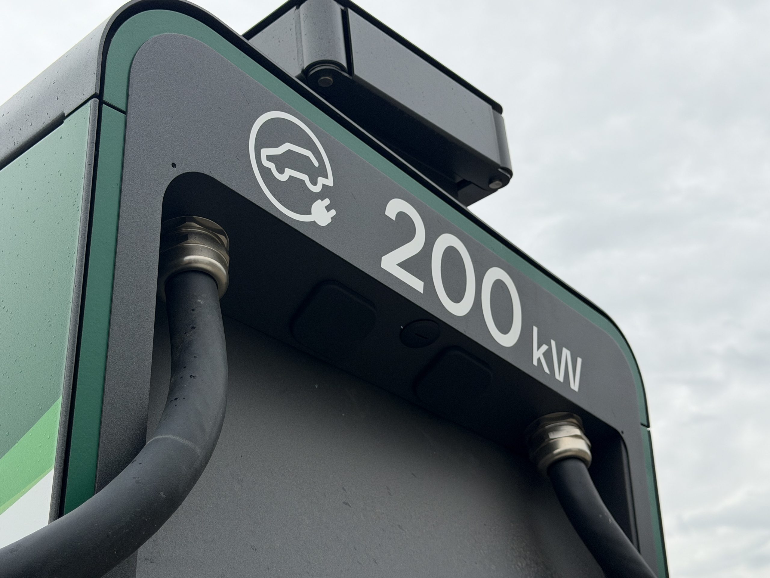 Öffentliche 200-kW-DC-Schnellladesäule