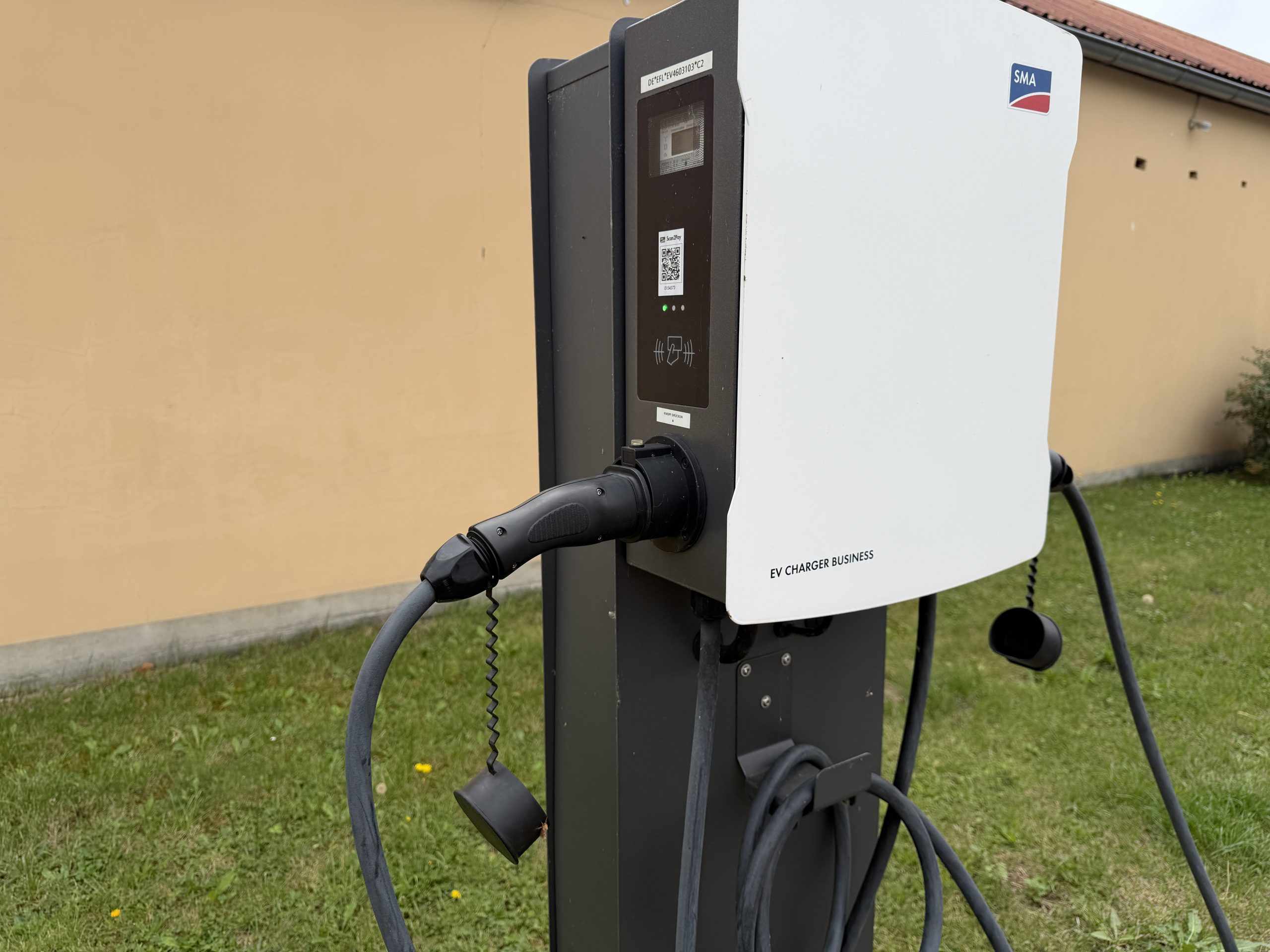 Kompakte AC-Ladesäule für längere Standzeiten