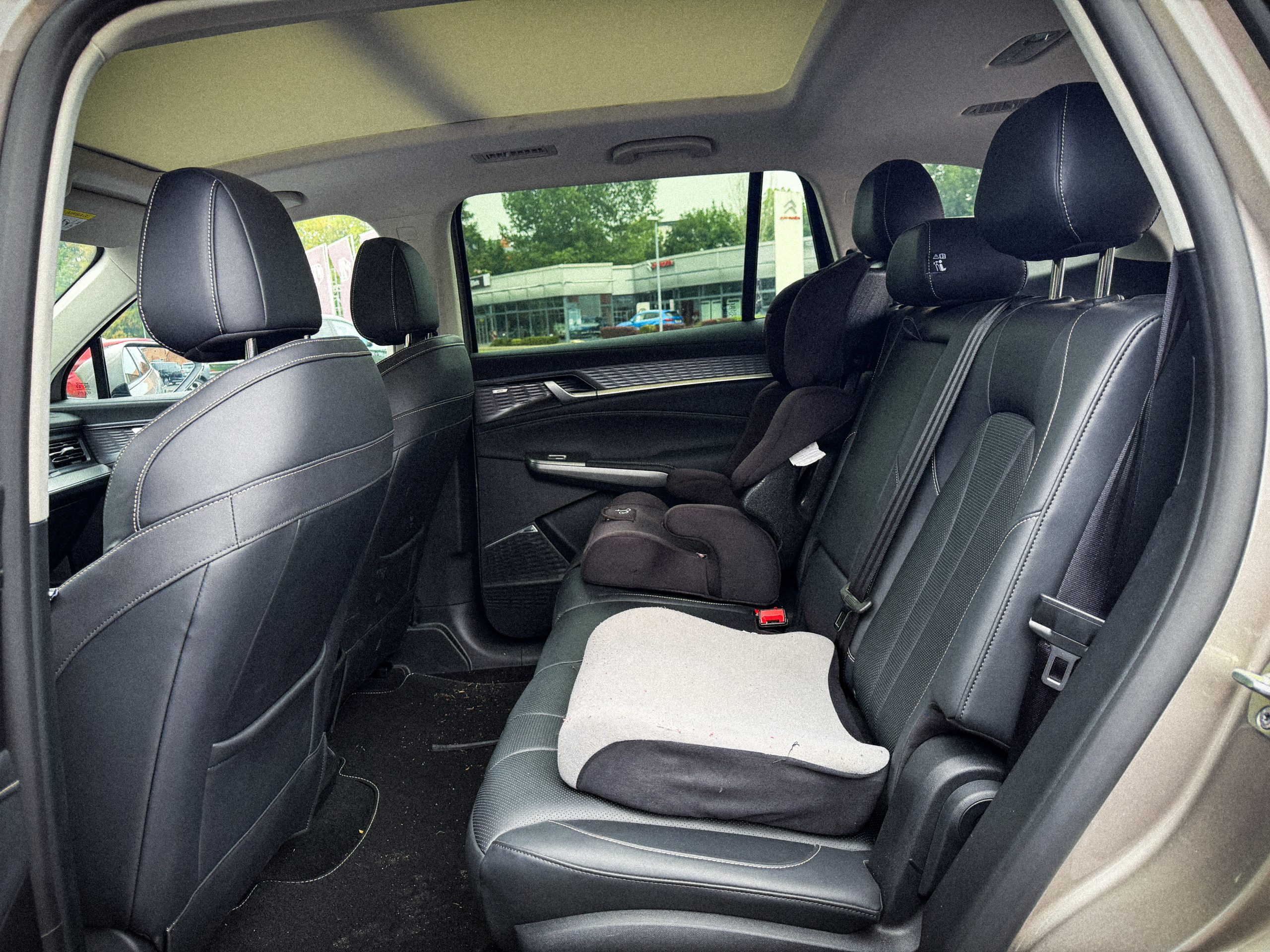 Kindersitz auf der zweiten Sitzreihe des MGS9 PHEV